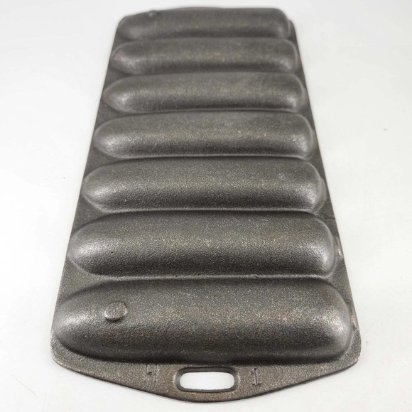 Vintage Cast Iron Corn Bread 7 Section Stick Pan, Made in USA - Picture 2 of 2